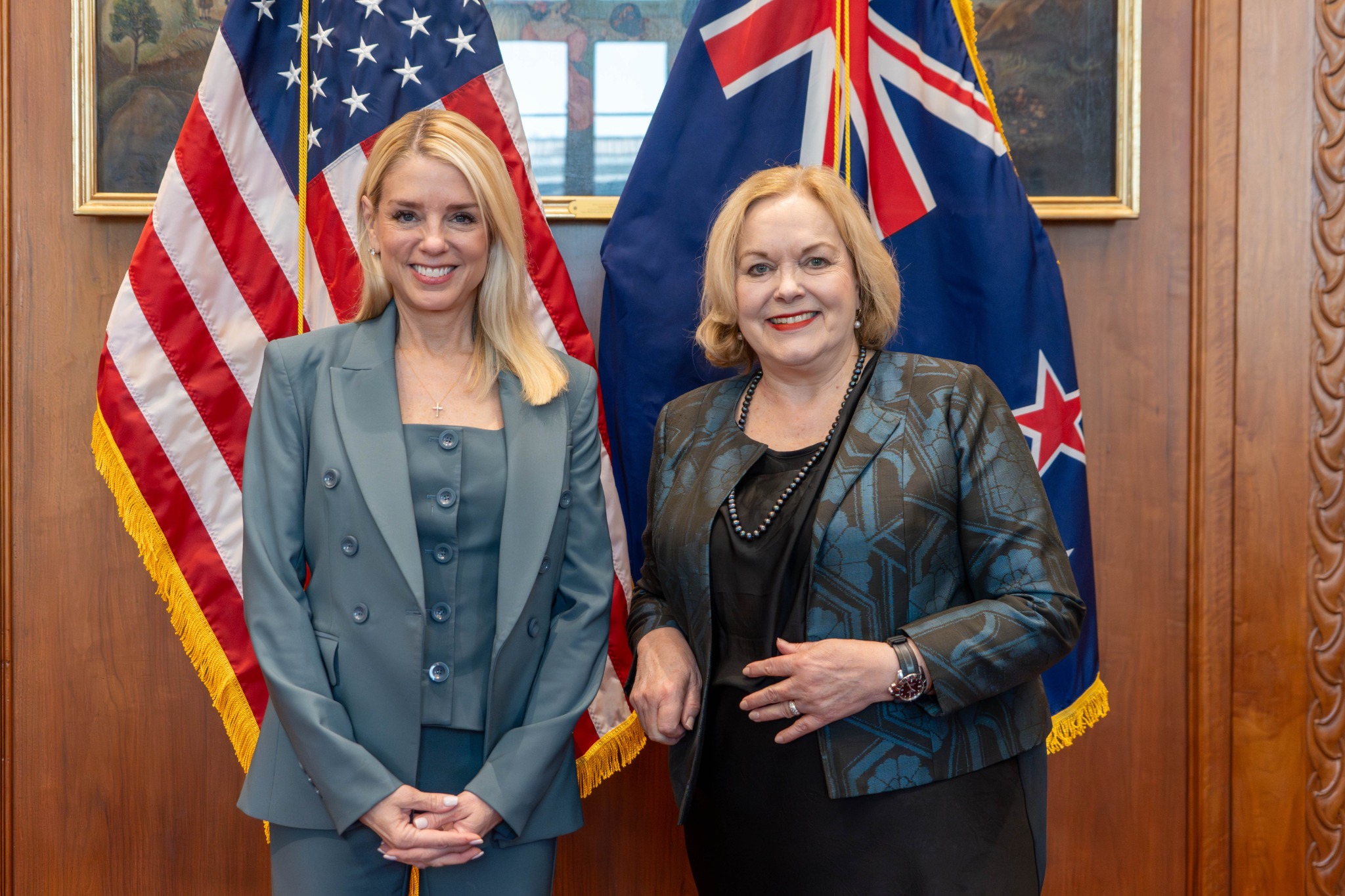 Official diplomatic portrait with United States and New Zealand flags